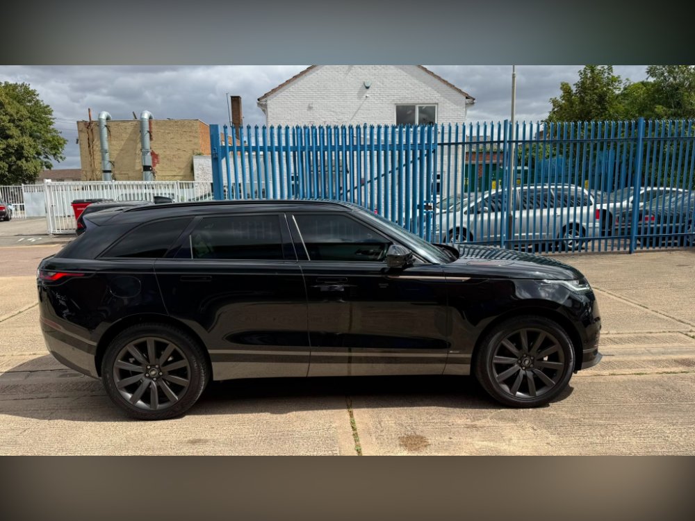 Black Land Rover Range Rover Velar 2.0 D240 R-Dynamic SE SUV 5dr Diesel Auto 4WD Euro 6 s/s 240 ps