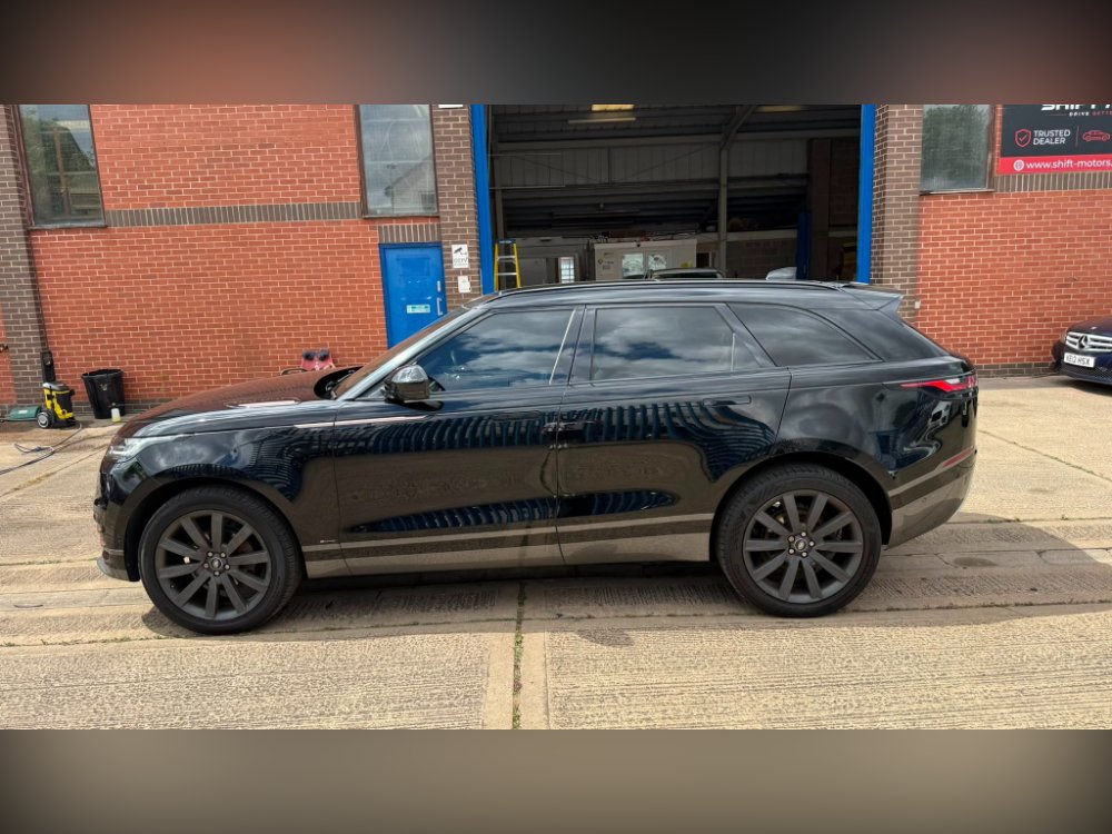 Black 2018 Land Rover Range Rover Velar 2.0 D240 R-Dynamic SE SUV 5dr Diesel Auto 4WD Euro 6 s/s 240 ps in LEICESTER