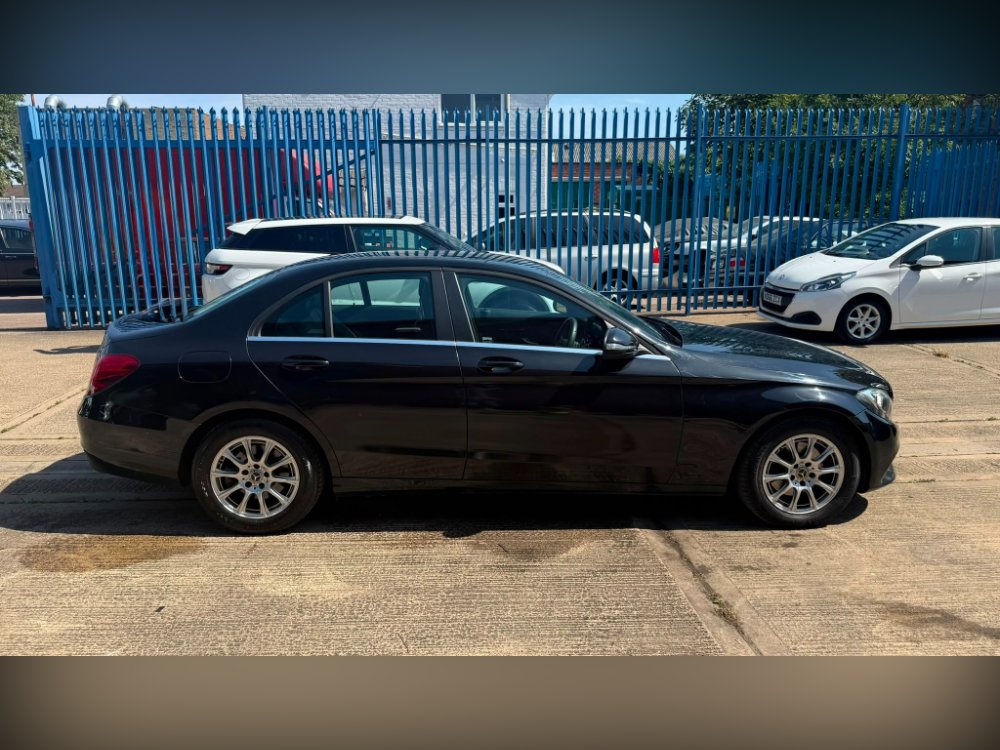 Black 2017 Mercedes-Benz C Class 2.1 C220d SE Saloon 4dr Diesel G-Tronic Euro 6 s/s 170 ps in LEICESTER