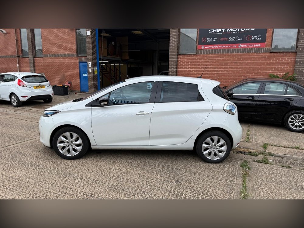 White Renault Zoe 22kWh Dynamique Intens Hatchback 5dr Electric Auto Battery Lease 88 bhp