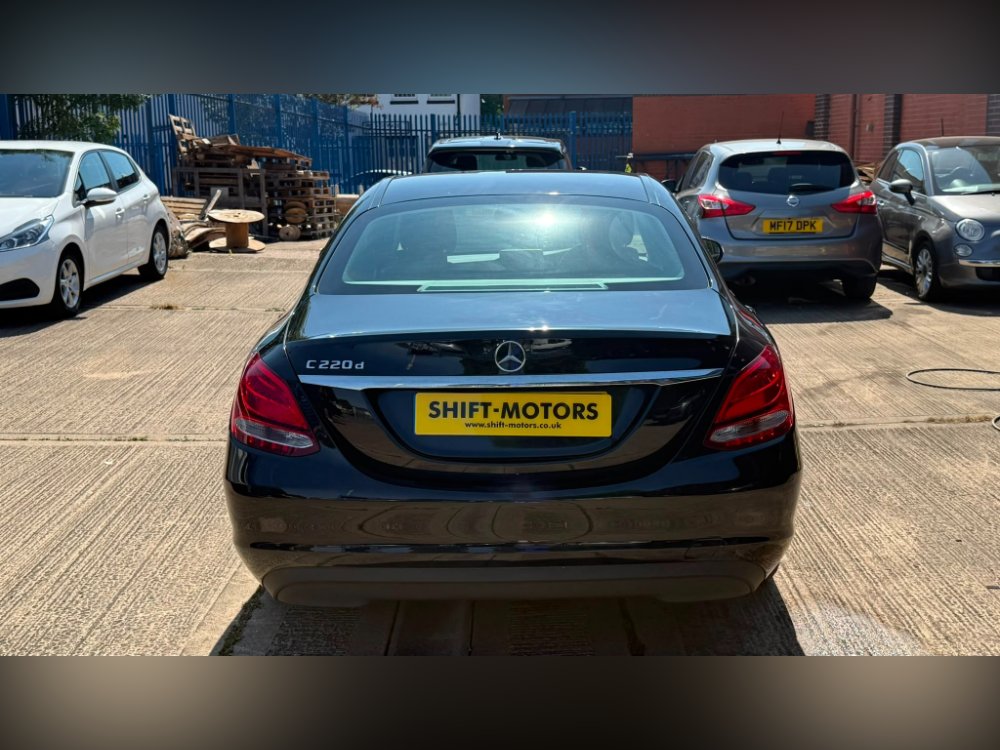 Black Mercedes-Benz C Class 2.1 C220d SE Saloon 4dr Diesel G-Tronic Euro 6 s/s 170 ps