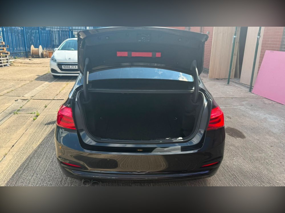 Black 2015 BMW 3 Series 2.0 320d Sport Saloon 4dr Diesel Manual Euro 6 s/s 190 ps in LEICESTER