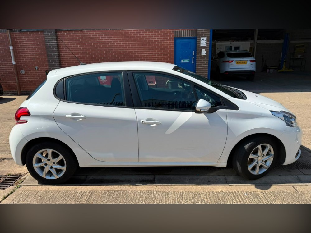 2017 Peugeot 208 Hatchback 1.6 BlueHDi Active Hatchback 5dr Diesel Manual Euro 6 75 ps