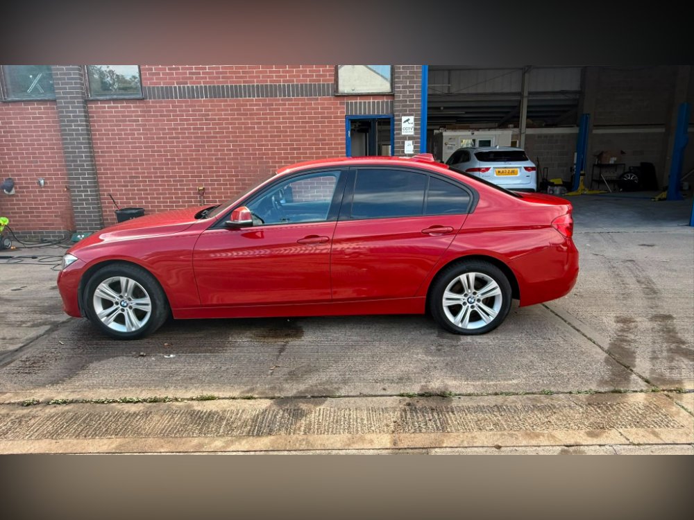 Red 2015 BMW 3 Series 1.5 318i Sport Saloon 4dr Petrol Manual Euro 6 s/s 136 ps in LEICESTER