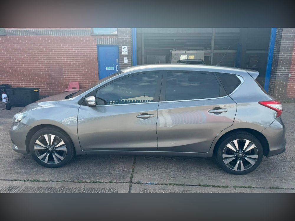 Grey Nissan Pulsar 1.2 DIG-T N-Connecta Hatchback 5dr Petrol Manual Euro 6 s/s 115 ps