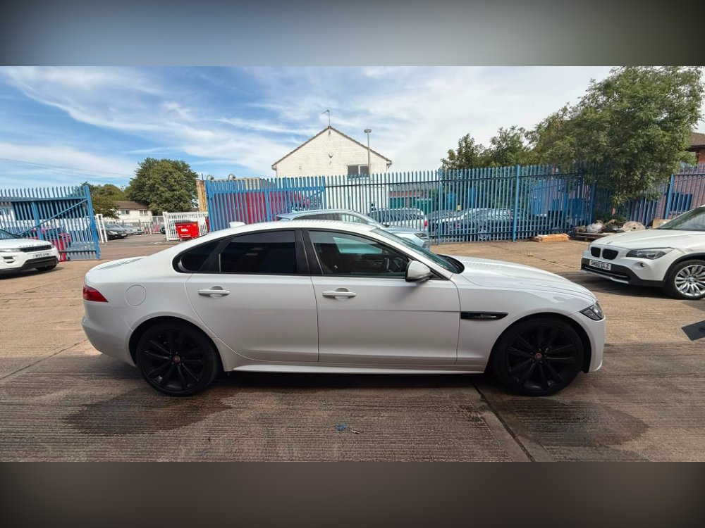White Jaguar XF 2.0d R-Sport Saloon 4dr Diesel Auto Euro 6 s/s 180 ps