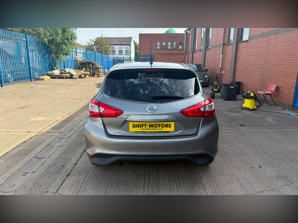2017 Nissan Pulsar Hatchback 1.2 DIG-T N-Connecta Hatchback 5dr Petrol Manual Euro 6 s/s 115 ps