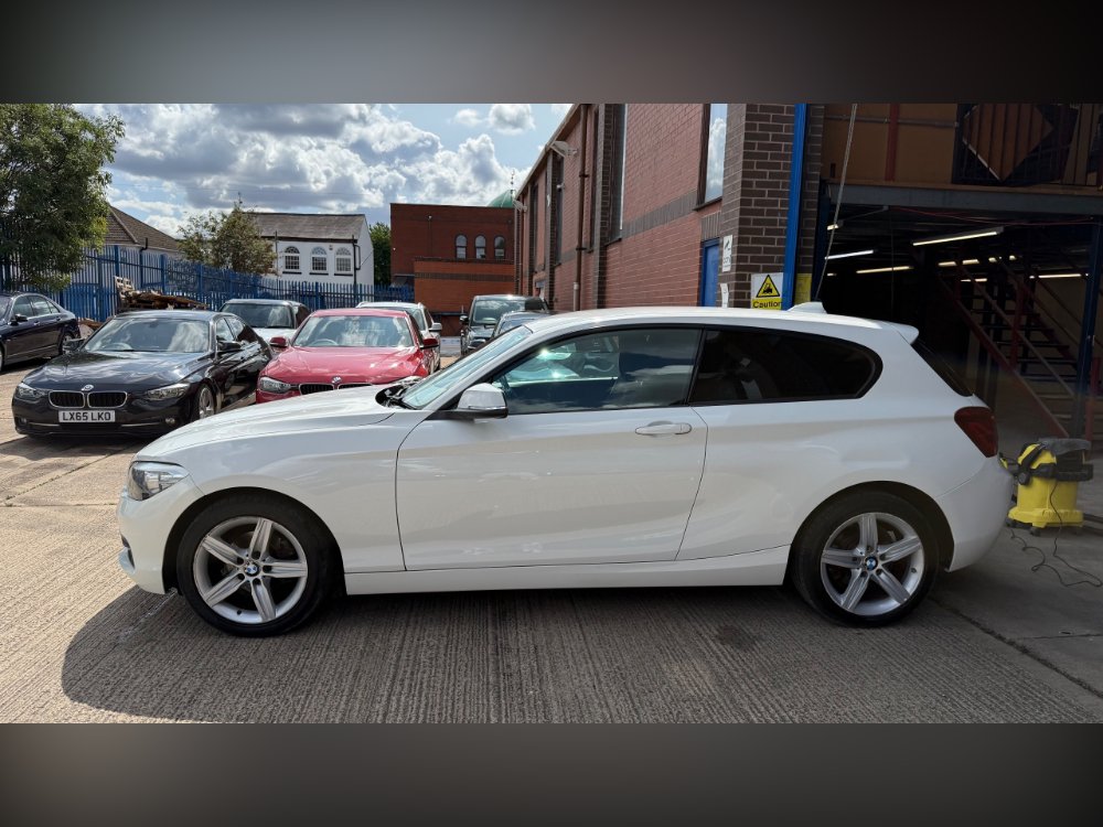 White BMW 1 Series 1.5 118i Sport Hatchback 3dr Petrol Manual Euro 6 s/s 136 ps